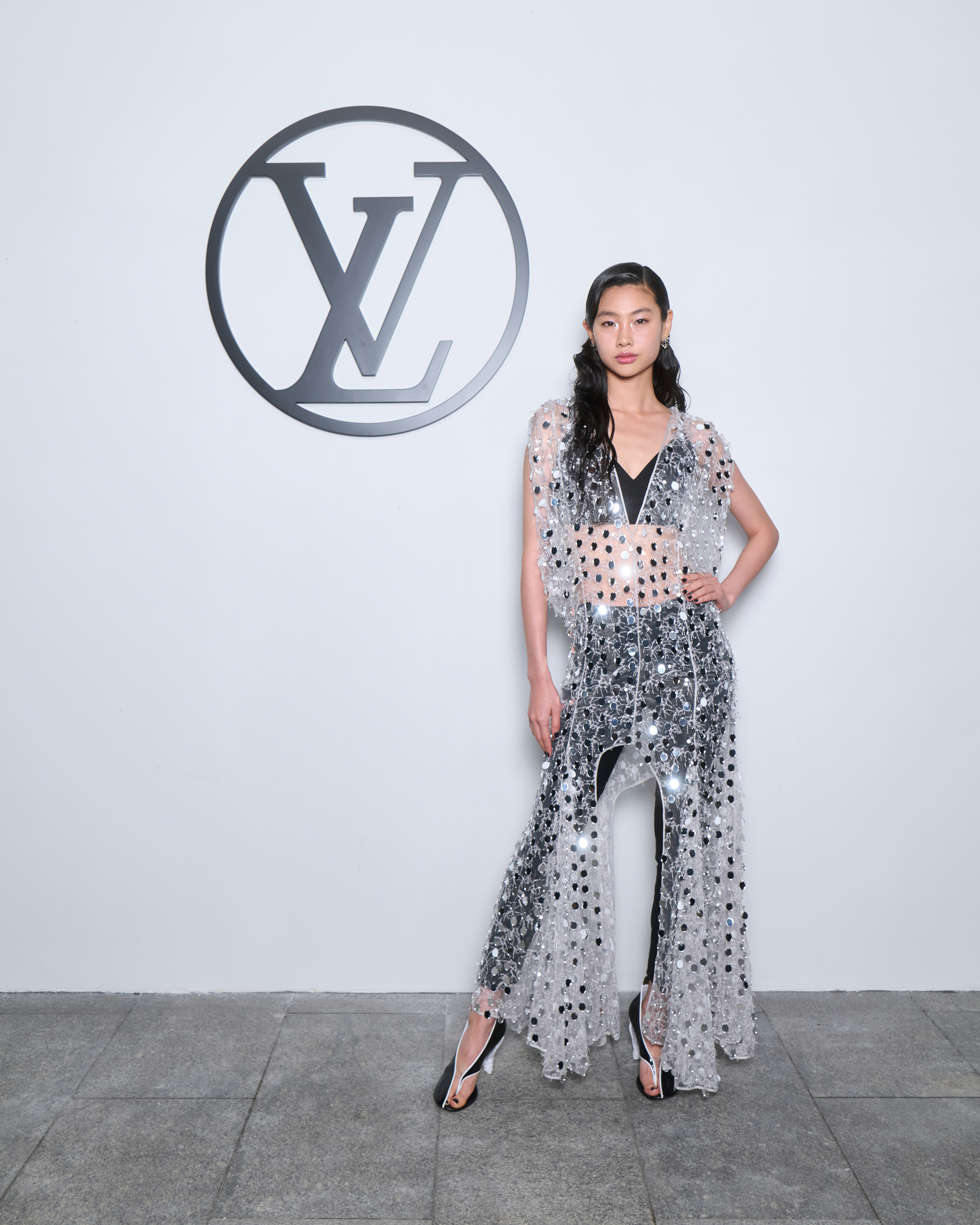 【ルイ·ヴィトン】豪華ゲストが上海で開催した、2024 ウィメンズ·プレフォール ファッションショーに来場のサブ画像2_チョン·ホヨン