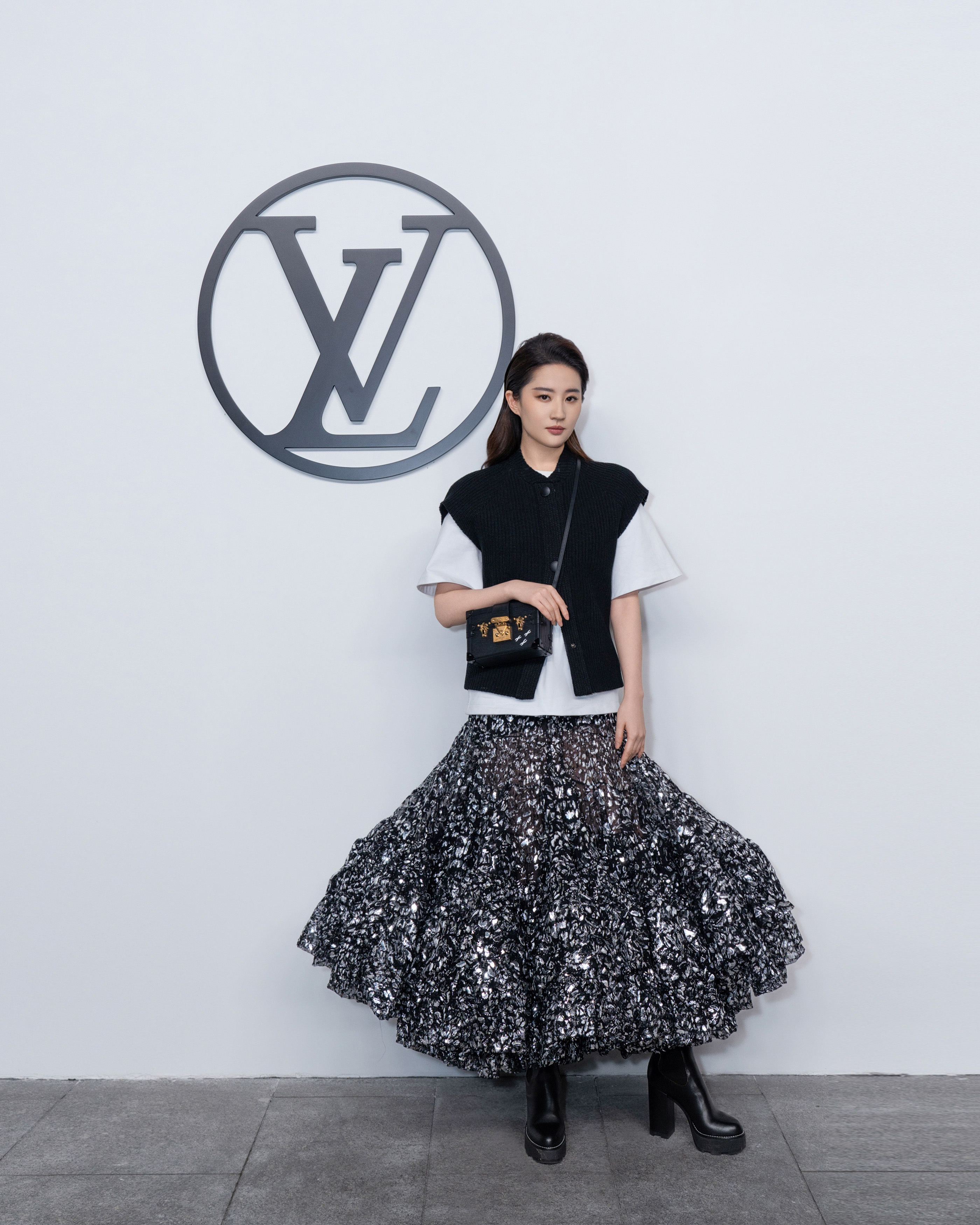 【ルイ·ヴィトン】豪華ゲストが上海で開催した、2024 ウィメンズ·プレフォール ファッションショーに来場のサブ画像4_リウ·イーフェイ