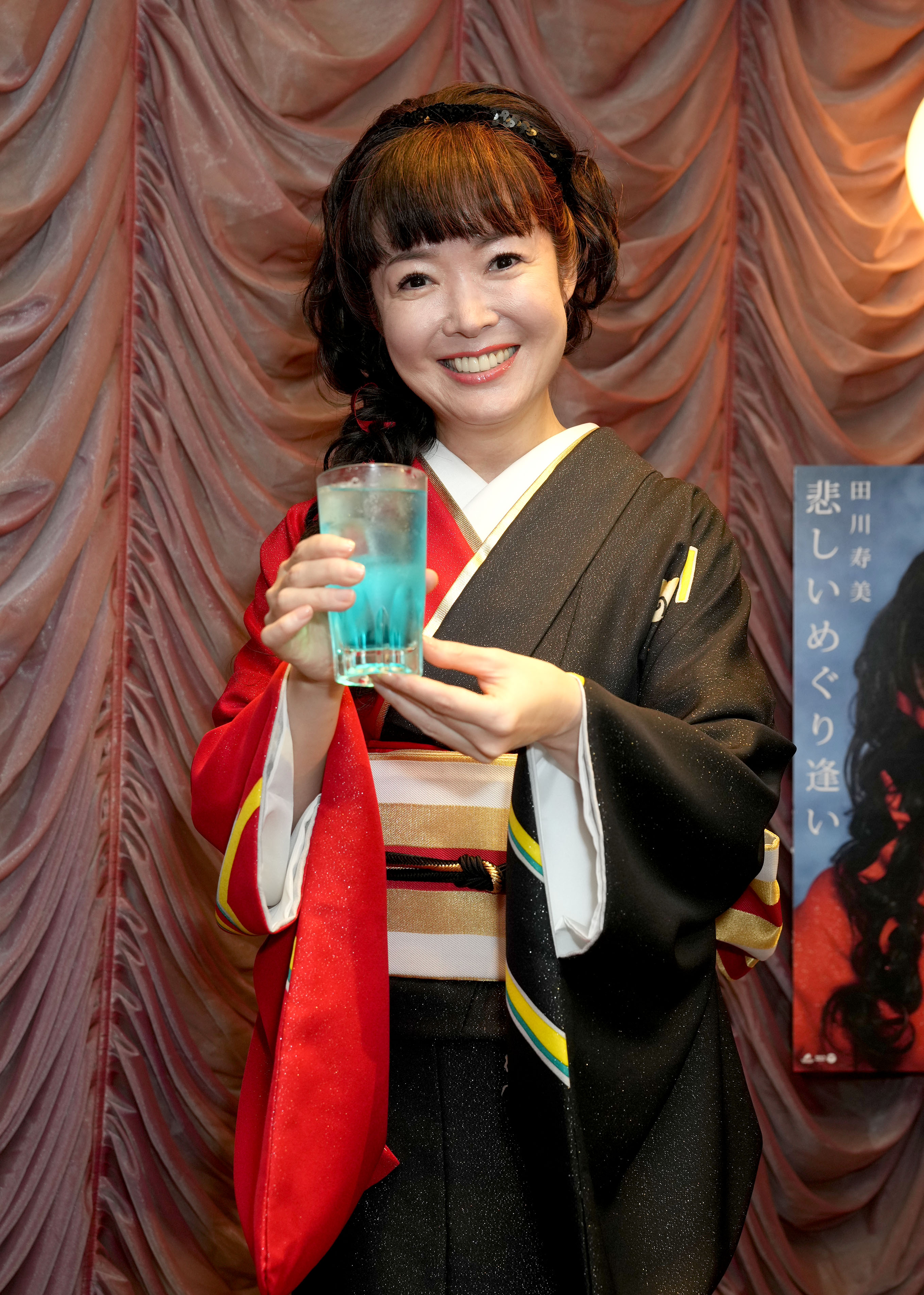 田川寿美が新曲「悲しいめぐり逢い」を５月29日発売。発売前にカラオケスナックの一日ママを務め、新曲を披露のサブ画像5