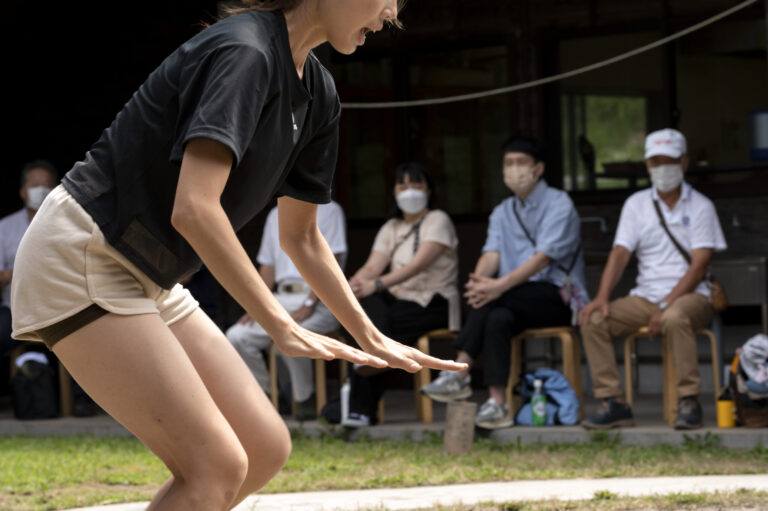 7月5日（金）～6日（土）京都芸術大学「舞台芸術作品の創造・受容のための領域横断的・実践的研究拠点」が2023年度研究事業報告会を開催します！のサブ画像4_「hysteria」プロジェクト̶〈女性〉の身体への眼差しを転じるリサーチ・ダンスの試み　撮影：岡はるか