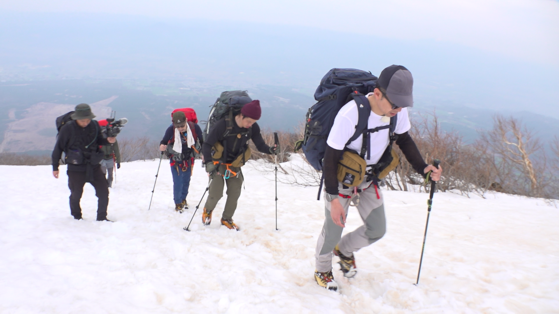 東野幸治、品川庄司・庄司、天津・木村が残雪期の岩手山に挑戦！“東野登山隊”　本気の登山ドキュメンタリー番組FANYチャンネル「PEAK HUNT 東野登山隊」シーズン10の配信が決定！のサブ画像9