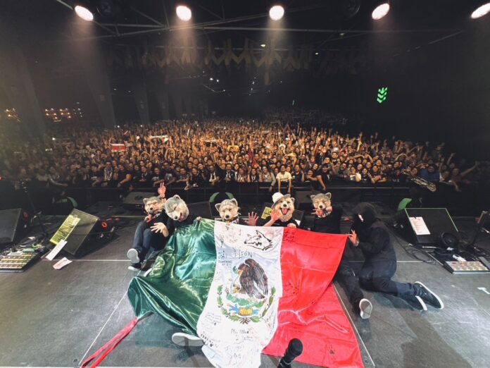 “MAN WITH A MISSION” 北米ツアーを完走！狼たちがアメリカ伝説の野外劇場Red Rocks Amphitheaterに初出演！のメイン画像