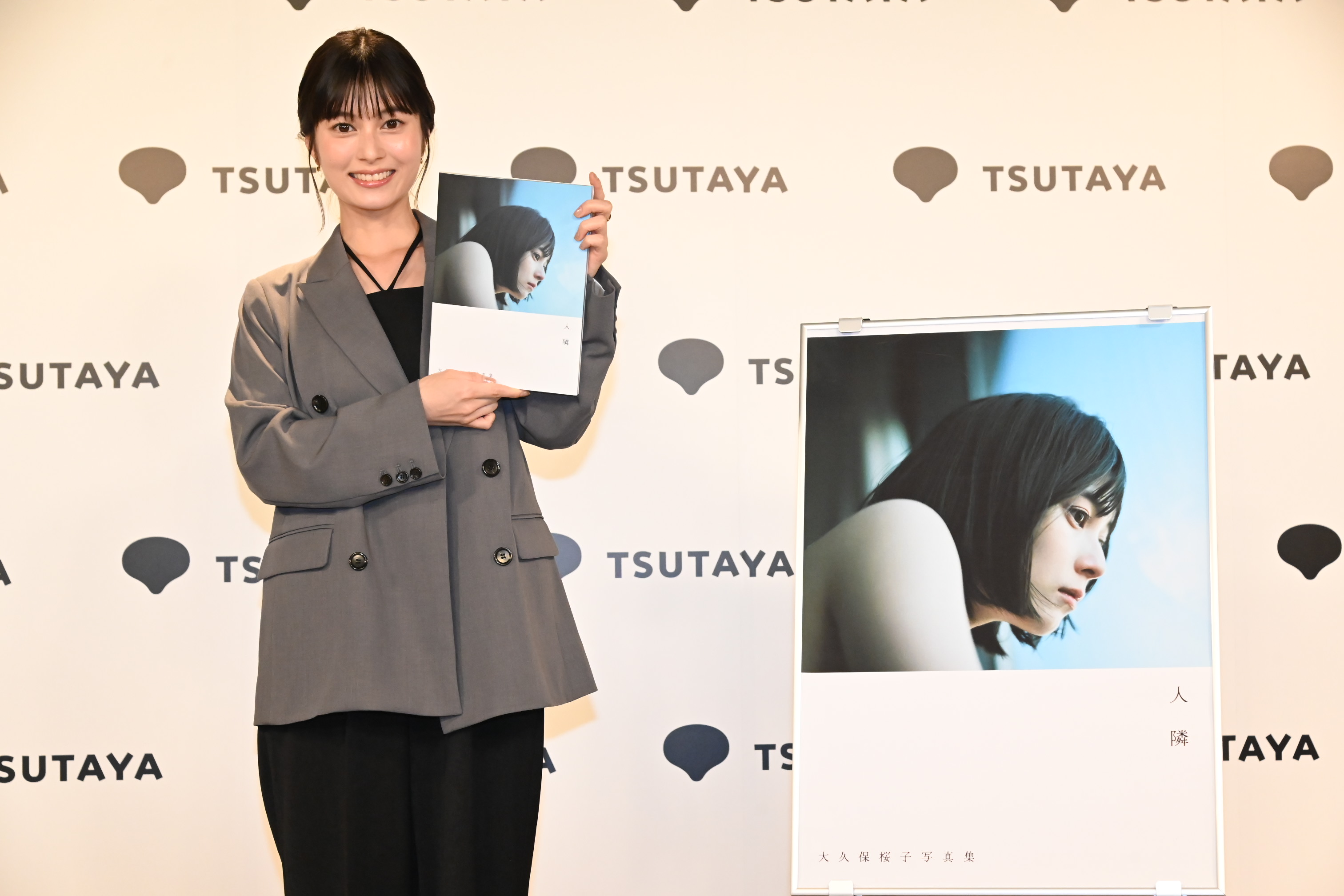 大久保桜子、26歳の誕生日に写真集発売イベントに登場！「挑戦的でもあった写真集でした」のサブ画像9_大久保桜子写真集「人 隣」（東京ニュース通信社刊）