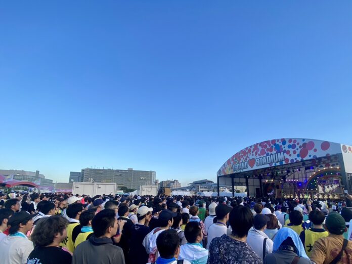 指原莉乃プロデュース「≒JOY」。　TOKYO IDOL FESTIVAL 2024にて、野外メインステージ「HOT　STAGE」に登場し、熱気あふれるライブパフォーマンスを披露！のメイン画像