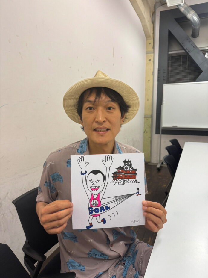 千原ジュニアさんが兄・せいじさんをモデルに描き下ろし 「福知山マラソン」フィニッシャーTシャツイラストデザイン決定！のメイン画像