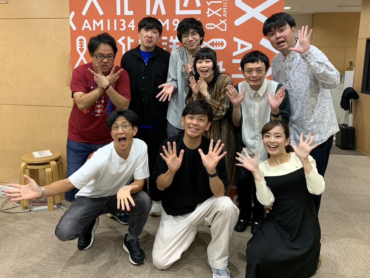 『おかしば』のゲスト出演を賭けて！三日月マンハッタン、人間横丁、アメリカザリガニがお得なドライブ旅を漫才でPRのサブ画像2_上段左から）アメリカザリガニ（柳原哲也・平井善之）、 人間横丁（山田蒼士朗・内田紅多）、 三日月マンハッタン（又吉隆行・仲嶺巧） 下段左から）柴田英嗣、岡田圭右、甲斐彩加