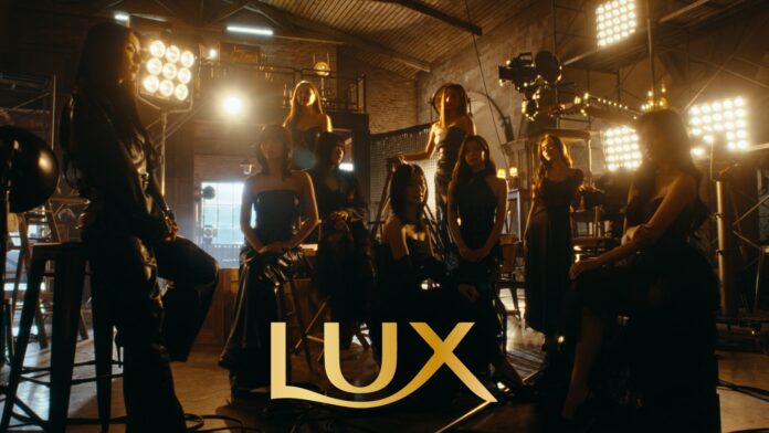 LUX×TWICE「#BeHairself 私らしく輝く髪へ 第2弾」篇／TikTok チャレンジ「#LUXTWICEツヤ髪CM撮影チャレンジ」10月7日（月）より同日公開のメイン画像