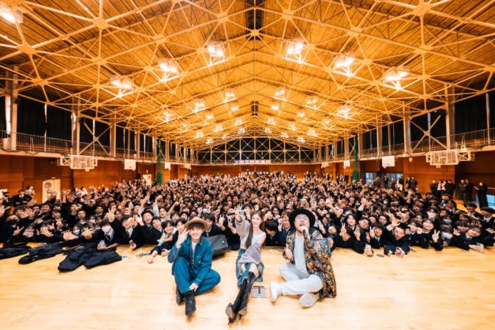 ゆうちゃみ、私立松戸高等学校にサプライズ登場！HIPPYとの「あなたに捧げる応援歌」初コラボで在校生を熱烈応援！！のメイン画像