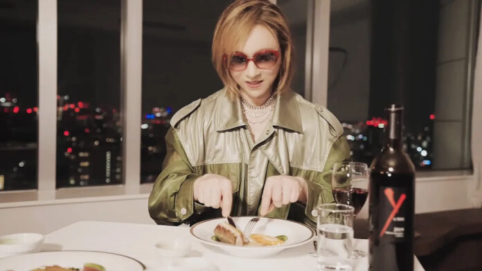 YOSHIKIがただ食べている！！　再生回数170万回越えの人気シリーズ「YOSHIKI eats」第2弾公開のメイン画像