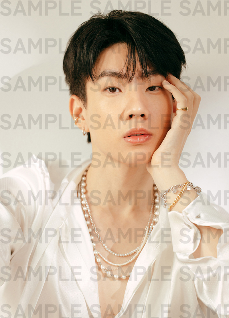 「Theory of Love」など数々の人気タイドラマで共演のOff＆Gunが日本初の写真集を発売！ 東京の代表的スポットを巡る“世界で一番かわいい関係”の2人を収録のサブ画像11_『Off＆Gun写真集「evergreen」Baby ver.』セブンネットショッピング購入特典フォトカード