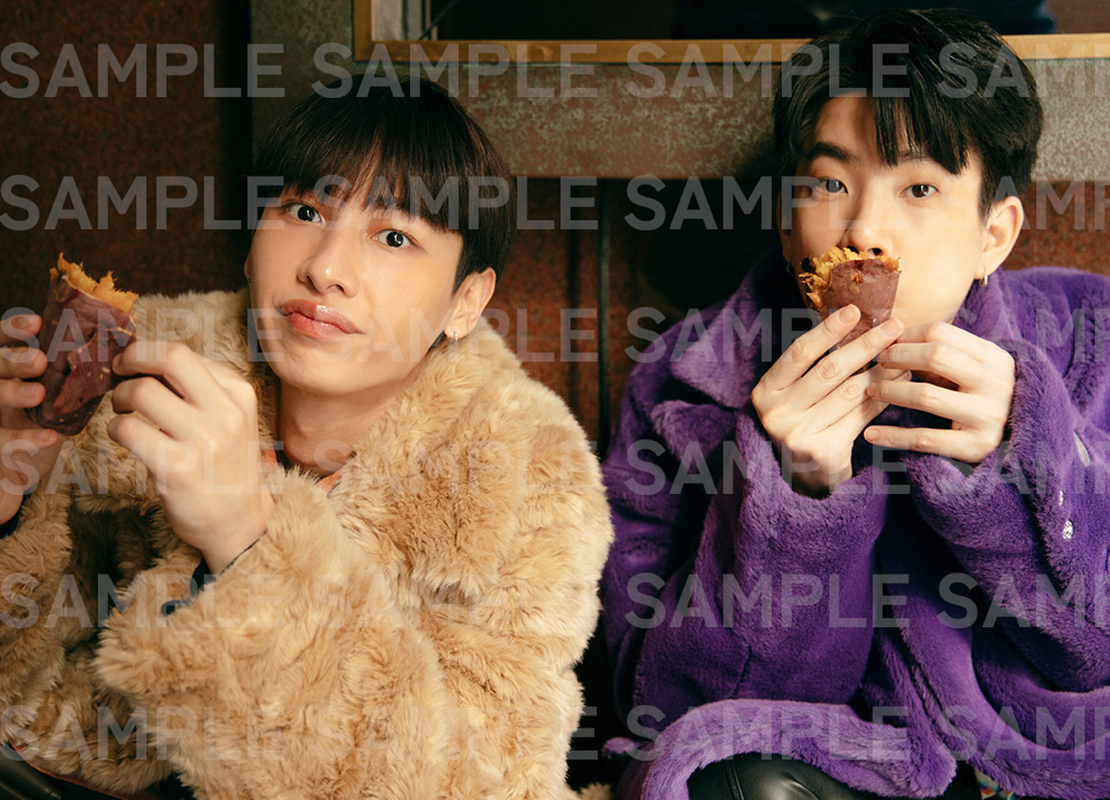 「Theory of Love」など数々の人気タイドラマで共演のOff＆Gunが日本初の写真集を発売！ 東京の代表的スポットを巡る“世界で一番かわいい関係”の2人を収録のサブ画像7_『Off＆Gun写真集「evergreen」Cutie ver.』FUN’S PROJECT MALL購入特典フォトカード