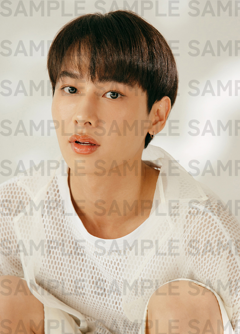 「Theory of Love」など数々の人気タイドラマで共演のOff＆Gunが日本初の写真集を発売！ 東京の代表的スポットを巡る“世界で一番かわいい関係”の2人を収録のサブ画像8_『Off＆Gun写真集「evergreen」Cutie ver.』FUN’S PROJECT MALL購入特典フォトカード