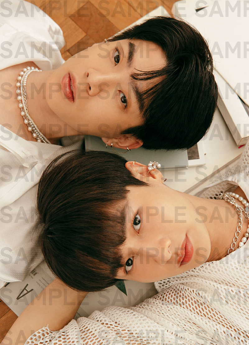 「Theory of Love」など数々の人気タイドラマで共演のOff＆Gunが日本初の写真集を発売！ 東京の代表的スポットを巡る“世界で一番かわいい関係”の2人を収録のサブ画像9_『Off＆Gun写真集「evergreen」Baby ver.』セブンネットショッピング購入特典フォトカード