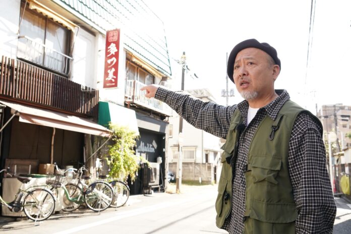 マキタスポーツ　初の漂流は川崎大師駅からディープな通りを進んだ先にひょっこりと現れた酒場へ「ロビンソン酒場漂流記」」のメイン画像