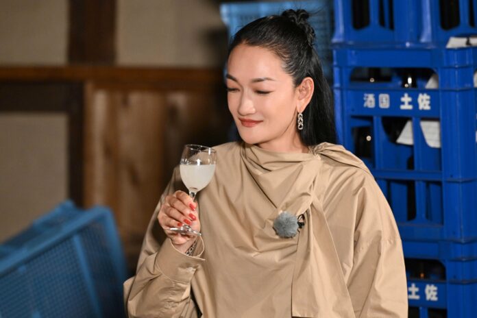 冨永愛が感動！土佐酒の酒蔵に潜入＆日本酒飲み比べのメイン画像