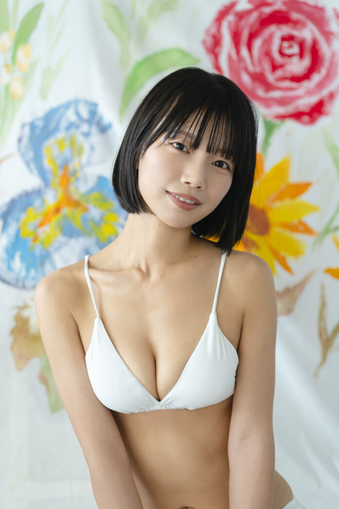 ideal peco 夏目綾　週プレから３年半ぶりのデジタル写真集発売　１００ページ超“異例の大ボリューム”にファン歓喜　「全角度が美しすぎる！」のメイン画像