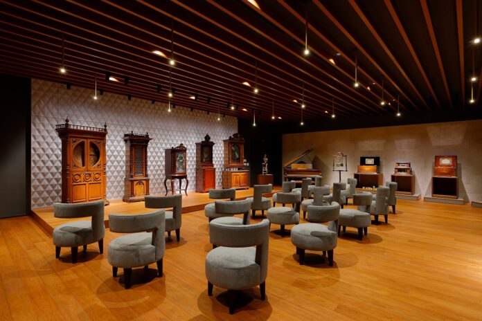 永守コレクションギャラリー 開館二周年記念イベントのご案内　　スペシャルトークショー コシノジュンコ 氏 × 永守重信のメイン画像