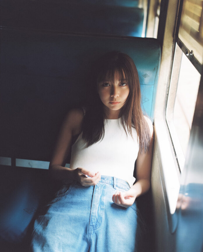 25歳の誕生日に発表！上白石萌歌写真集『charm charm』2025年5月下旬に発売！のメイン画像