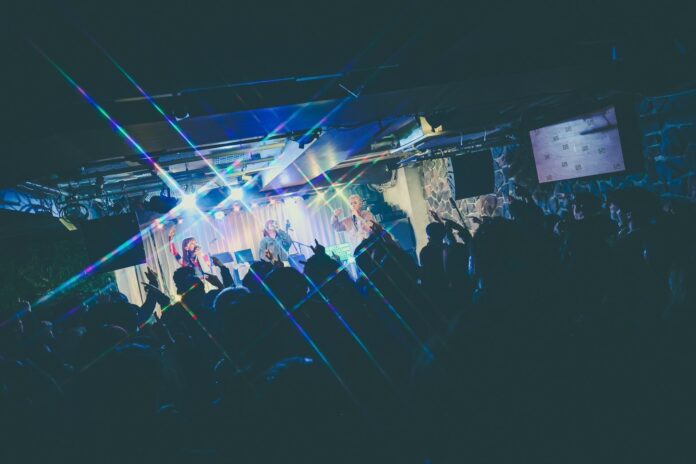 新体制として第一歩を踏み出したNagie Lane超満員の大成功を収めたワンマンライブ「654643」公演レポートのメイン画像