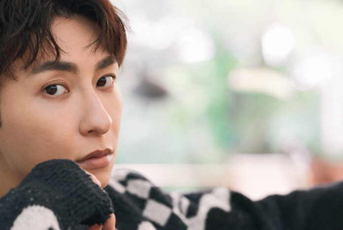 4月16日発売ノンフィクションエッセイ『人生そんなもん』カミングアウトした AAA・與真司郎が過去の恋愛を赤裸々に明かす本人も仰天した誕生日プレゼント事件とはのメイン画像