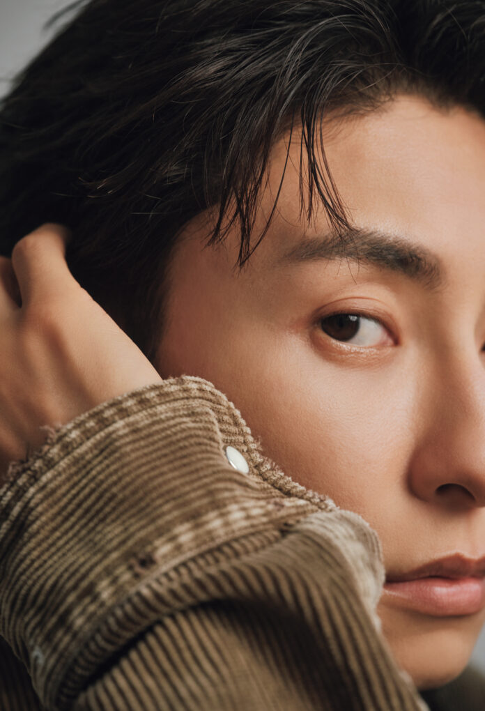 カミングアウトしたAAA・與真司郎が幼稚園で感じた“明確な違和感”明かす　最新エッセイから内容公開！　ノンフィクションエッセイ『人生そんなもん』4 月16日発売のメイン画像