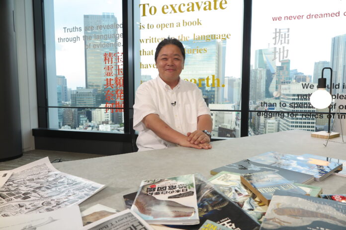 知的好奇心を刺激する新たな番組が誕生！「よそで見たことのない番組！！」と伊集院光が期待と不安　恐竜・古生物の化石に夢中な“ほるもん”登場！収録中に歴史的大発見の品を掘り起こす⁉のメイン画像